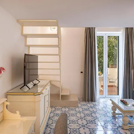 Excelsior Belvedere & Hotel 5*